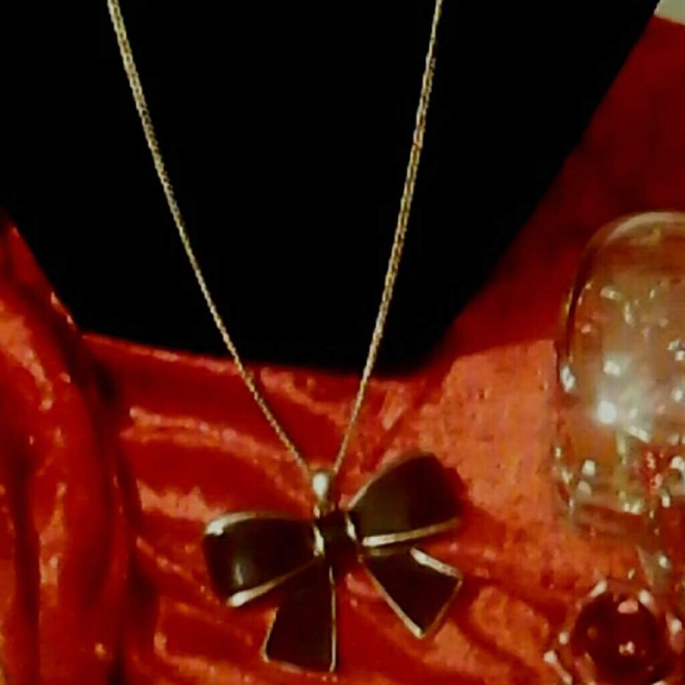 Pretty BOW necklace. .